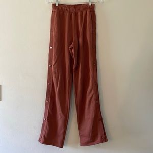 ALO Yoga Courtside Tearaway Snap Pant